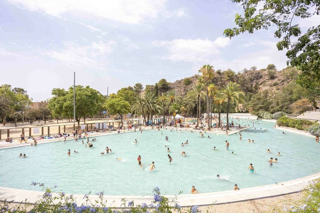 Lago Piscina De La Creueta Del Coll