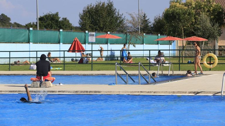 Piscina Municipal Exterior De Frigsa