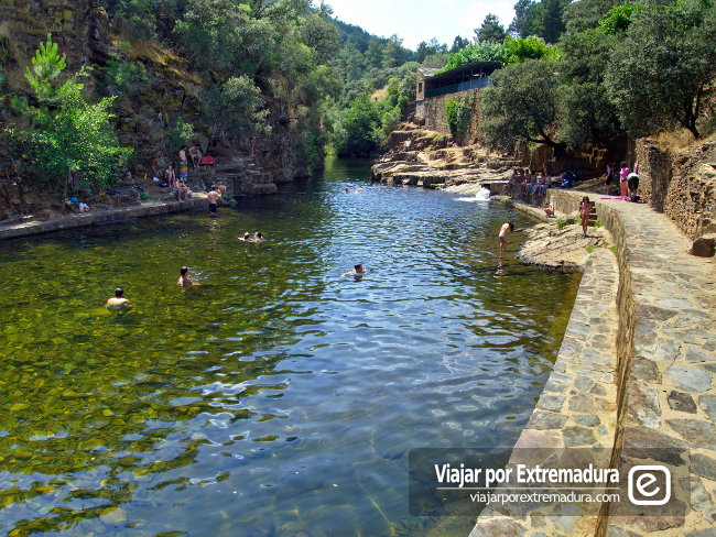 Piscina Natural Y Merendero De Las Erías